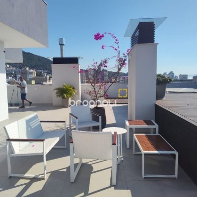 Apartamento com 98m², 3 quartos (sendo 3 suítes), 3 garagens, no bairro Trindade em Florianópolis