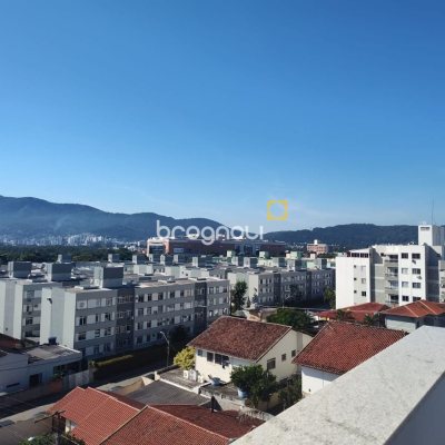 Apartamento com 98m², 3 quartos (sendo 3 suítes), 3 garagens, no bairro Trindade em Florianópolis