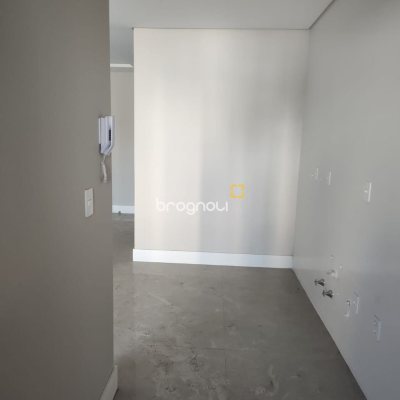 Apartamento com 98m², 3 quartos (sendo 3 suítes), 3 garagens, no bairro Trindade em Florianópolis