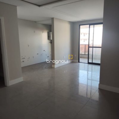 Apartamento com 98m², 3 quartos (sendo 3 suítes), 3 garagens, no bairro Trindade em Florianópolis