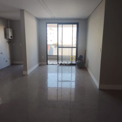 Apartamento com 98m², 3 quartos (sendo 3 suítes), 3 garagens, no bairro Trindade em Florianópolis