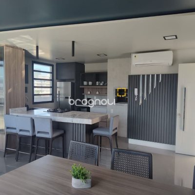 Apartamento com 98m², 3 quartos (sendo 3 suítes), 3 garagens, no bairro Trindade em Florianópolis