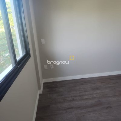 Apartamento com 98m², 3 quartos (sendo 3 suítes), 3 garagens, no bairro Trindade em Florianópolis