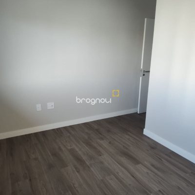 Apartamento com 98m², 3 quartos (sendo 3 suítes), 3 garagens, no bairro Trindade em Florianópolis