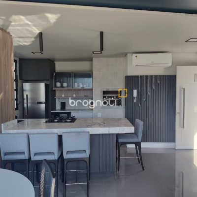 Apartamento com 98m², 3 quartos (sendo 3 suítes), 3 garagens, no bairro Trindade em Florianópolis