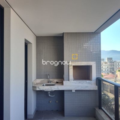 Apartamento com 98m², 3 quartos (sendo 3 suítes), 3 garagens, no bairro Trindade em Florianópolis