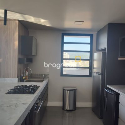 Apartamento com 98m², 3 quartos (sendo 3 suítes), 3 garagens, no bairro Trindade em Florianópolis