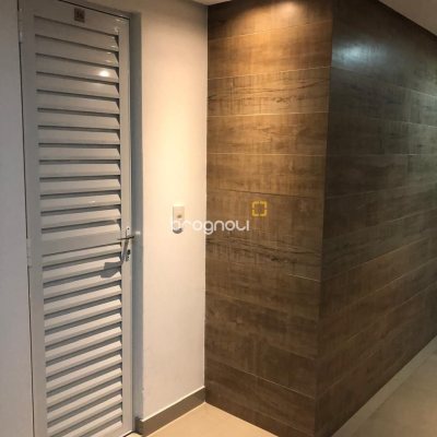Apartamento com 124m², 3 quartos (sendo 2 suítes), 2 garagens, no bairro Balneário em Florianópolis