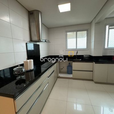 Apartamento com 124m², 3 quartos (sendo 2 suítes), 2 garagens, no bairro Balneário em Florianópolis