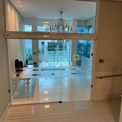 Apartamento com 124m², 3 quartos (sendo 2 suítes), 2 garagens, no bairro Balneário em Florianópolis
