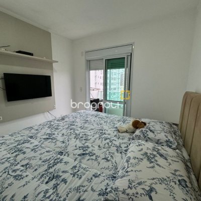 Apartamento com 124m², 3 quartos (sendo 2 suítes), 2 garagens, no bairro Balneário em Florianópolis