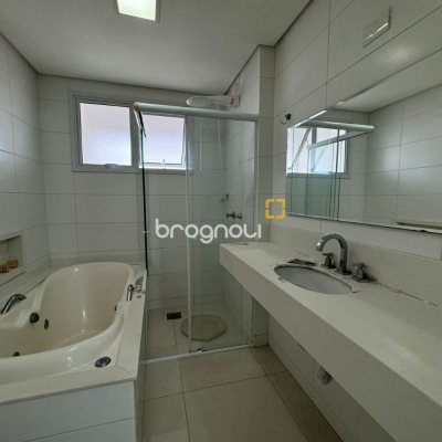 Apartamento com 124m², 3 quartos (sendo 2 suítes), 2 garagens, no bairro Balneário em Florianópolis