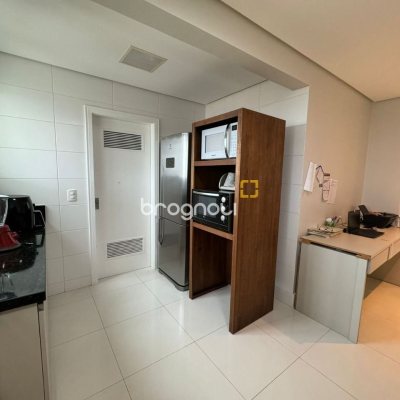 Apartamento com 124m², 3 quartos (sendo 2 suítes), 2 garagens, no bairro Balneário em Florianópolis