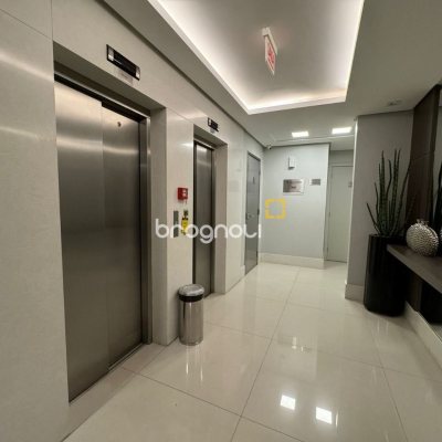 Apartamento com 124m², 3 quartos (sendo 2 suítes), 2 garagens, no bairro Balneário em Florianópolis