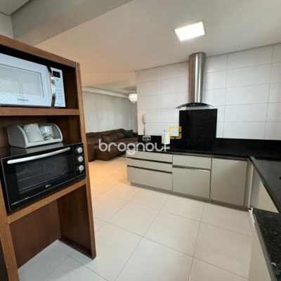 Apartamento com 124m², 3 quartos (sendo 2 suítes), 2 garagens, no bairro Balneário em Florianópolis