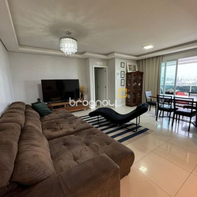 Apartamento com 124m², 3 quartos (sendo 2 suítes), 2 garagens, no bairro Balneário em Florianópolis