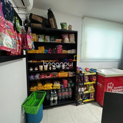 Apartamento com 124m², 3 quartos (sendo 2 suítes), 2 garagens, no bairro Balneário em Florianópolis