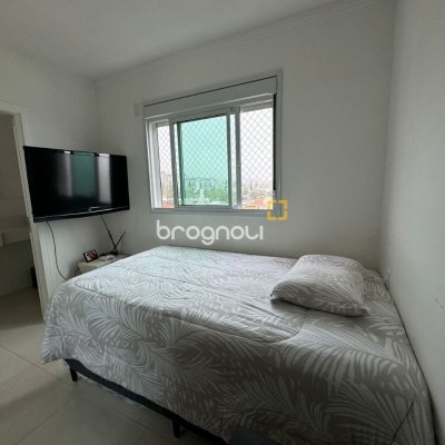 Apartamento com 124m², 3 quartos (sendo 2 suítes), 2 garagens, no bairro Balneário em Florianópolis