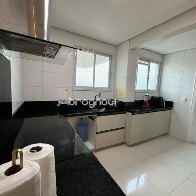 Apartamento com 124m², 3 quartos (sendo 2 suítes), 2 garagens, no bairro Balneário em Florianópolis
