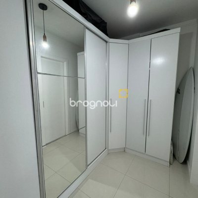 Apartamento com 124m², 3 quartos (sendo 2 suítes), 2 garagens, no bairro Balneário em Florianópolis