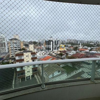 Apartamento com 124m², 3 quartos (sendo 2 suítes), 2 garagens, no bairro Balneário em Florianópolis