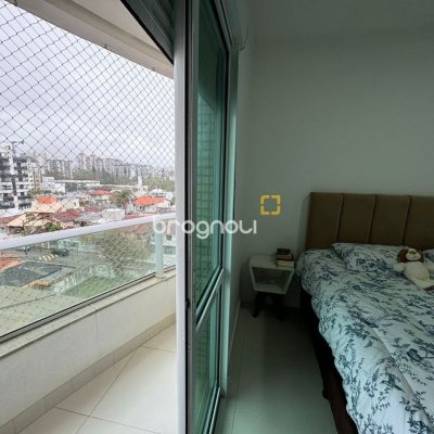 Apartamento com 124m², 3 quartos (sendo 2 suítes), 2 garagens, no bairro Balneário em Florianópolis