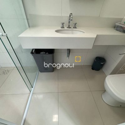 Apartamento com 124m², 3 quartos (sendo 2 suítes), 2 garagens, no bairro Balneário em Florianópolis
