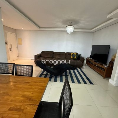 Apartamento com 124m², 3 quartos (sendo 2 suítes), 2 garagens, no bairro Balneário em Florianópolis