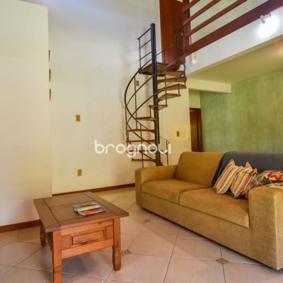 Casa com 320m², 4 quartos (sendo 3 suítes), 4 garagens, no bairro Ribeirão da Ilha em Florianópolis