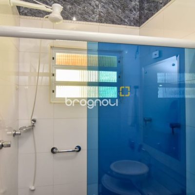 Casa com 320m², 4 quartos (sendo 3 suítes), 4 garagens, no bairro Ribeirão da Ilha em Florianópolis