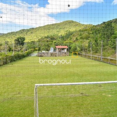 Casa com 320m², 4 quartos (sendo 3 suítes), 4 garagens, no bairro Ribeirão da Ilha em Florianópolis
