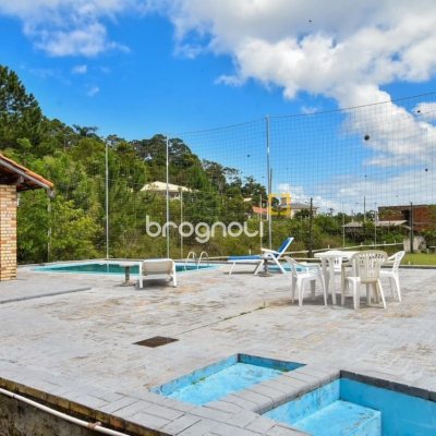 Casa com 320m², 4 quartos (sendo 3 suítes), 4 garagens, no bairro Ribeirão da Ilha em Florianópolis