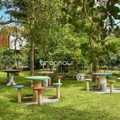 Casa com 320m², 4 quartos (sendo 3 suítes), 4 garagens, no bairro Ribeirão da Ilha em Florianópolis