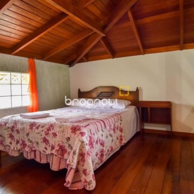 Casa com 320m², 4 quartos (sendo 3 suítes), 4 garagens, no bairro Ribeirão da Ilha em Florianópolis