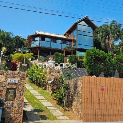 Casa com 450m², 4 quartos (sendo 4 suítes), 8 garagens, no bairro Praia Brava em Florianópolis