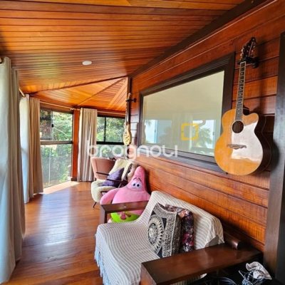 Casa com 450m², 4 quartos (sendo 4 suítes), 8 garagens, no bairro Praia Brava em Florianópolis