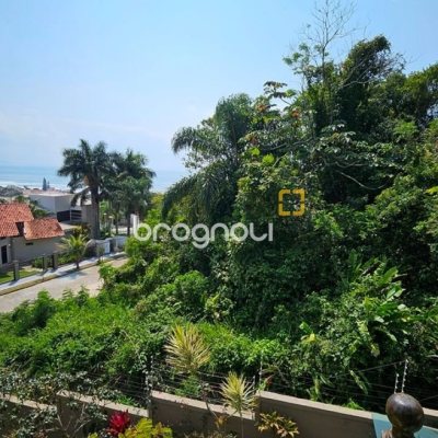 Casa com 450m², 4 quartos (sendo 4 suítes), 8 garagens, no bairro Praia Brava em Florianópolis