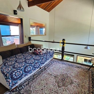 Casa com 450m², 4 quartos (sendo 4 suítes), 8 garagens, no bairro Praia Brava em Florianópolis