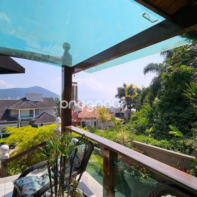 Casa com 450m², 4 quartos (sendo 4 suítes), 8 garagens, no bairro Praia Brava em Florianópolis
