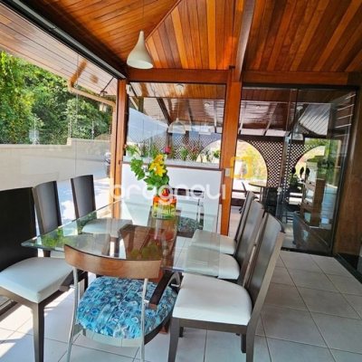 Casa com 450m², 4 quartos (sendo 4 suítes), 8 garagens, no bairro Praia Brava em Florianópolis
