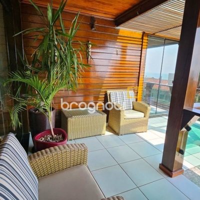 Casa com 450m², 4 quartos (sendo 4 suítes), 8 garagens, no bairro Praia Brava em Florianópolis
