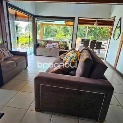 Casa com 450m², 4 quartos (sendo 4 suítes), 8 garagens, no bairro Praia Brava em Florianópolis