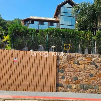 Casa com 450m², 4 quartos (sendo 4 suítes), 8 garagens, no bairro Praia Brava em Florianópolis