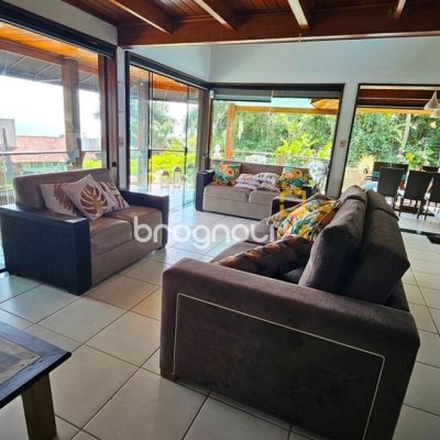 Casa com 450m², 4 quartos (sendo 4 suítes), 8 garagens, no bairro Praia Brava em Florianópolis