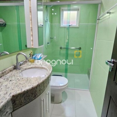 Casa com 450m², 4 quartos (sendo 4 suítes), 8 garagens, no bairro Praia Brava em Florianópolis