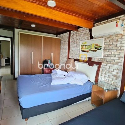 Casa com 450m², 4 quartos (sendo 4 suítes), 8 garagens, no bairro Praia Brava em Florianópolis