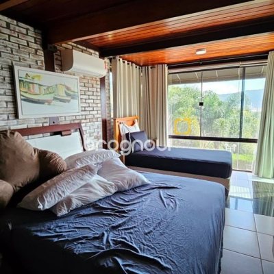 Casa com 450m², 4 quartos (sendo 4 suítes), 8 garagens, no bairro Praia Brava em Florianópolis