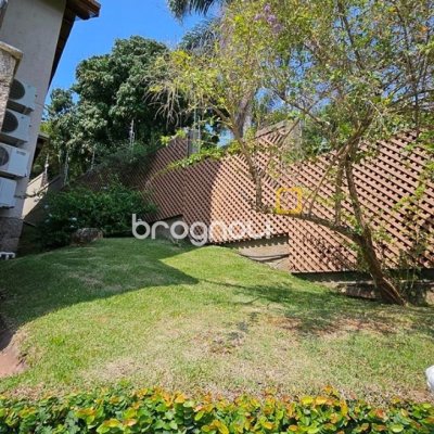 Casa com 450m², 4 quartos (sendo 4 suítes), 8 garagens, no bairro Praia Brava em Florianópolis