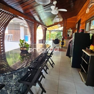 Casa com 450m², 4 quartos (sendo 4 suítes), 8 garagens, no bairro Praia Brava em Florianópolis