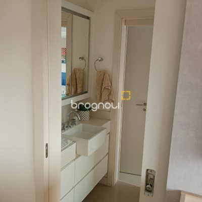 Apartamento com 100m², 3 quartos (sendo 1 suíte), 2 garagens, no bairro Balneário em Florianópolis